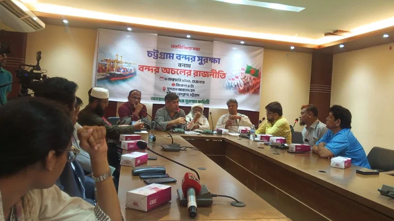 চট্টগ্রাম বন্দরের বিষয়ে সব সিদ্ধান্ত জনগণকে জানিয়ে নিতে হবে: ফরহাদ মজহার