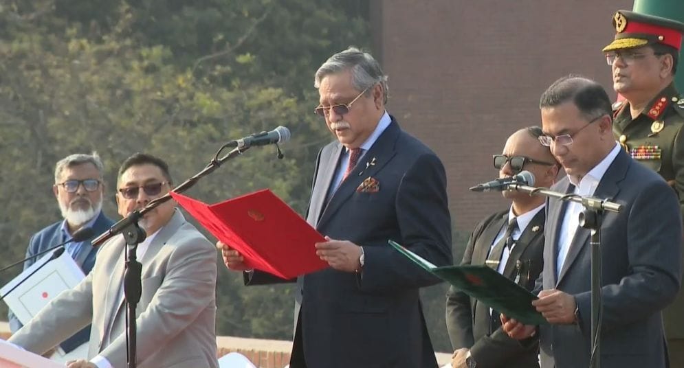 পয়ত্রিশ বছর পর দেশের রাজনীতিতে নতুন অধ্যায়: পুরুষ প্রধানমন্ত্রীর প্রত্যাবর্তন