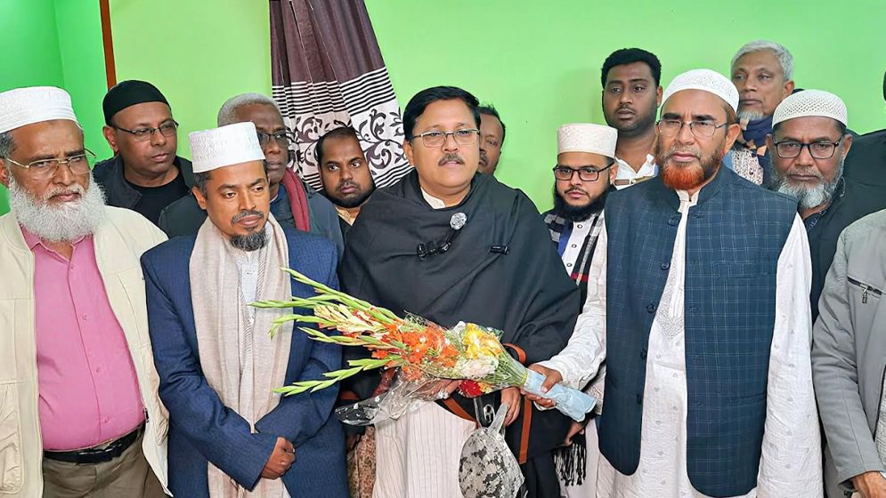 সৌহার্দ্যপূর্ণ সাক্ষাতে বিএনপির নবনির্বাচিত এমপি মনোয়ার ও প্রতিদ্বন্দ্বী জামায়াত প্রার্থী