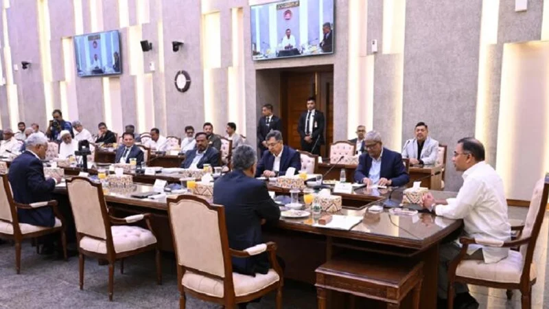 নির্বাচনী ইশতেহার বাস্তবায়নে সচিবদের নির্দেশ দিলেন প্রধানমন্ত্রী