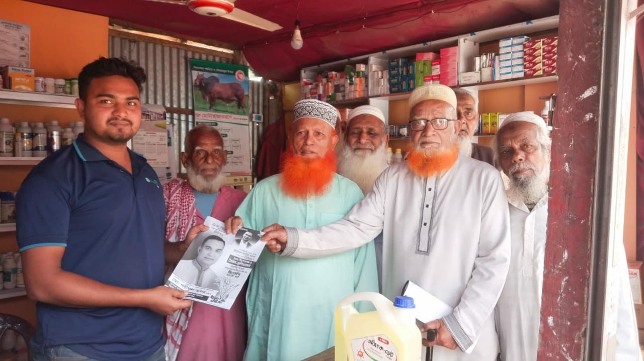 কুলিয়ারচরে ধানের শীষের পক্ষে বীর মুক্তিযোদ্ধাদের গণসংযোগ ও লিফলেট বিতরণ