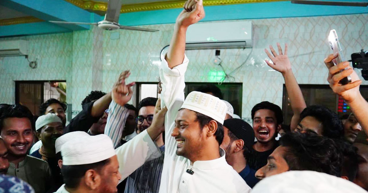 ‘আপনাদের মহব্বতকে শ্রদ্ধা করি, তবে তার চেয়েও আমার কাছে মসজিদের আদব ও শৃঙ্খলা গুরুত্বপূর্ণ’