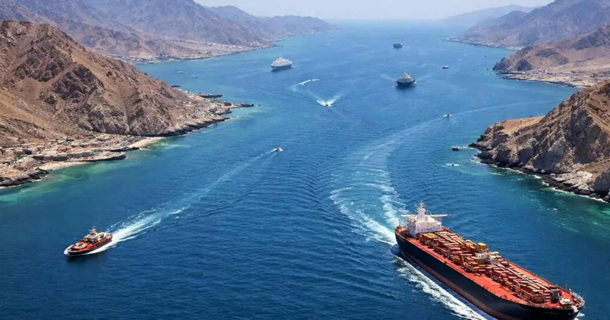 হরমুজ প্রণালি দিয়ে চলাচলের বিশেষ অনুমতি পেল কোন কোন দেশ?