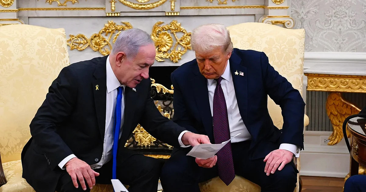 কয়েক দিনেই সরকার উৎখাতের আশ্বাসে ইরান যুদ্ধে ট্রাম্পকে রাজি করিয়েছিলেন নেতানিয়াহু