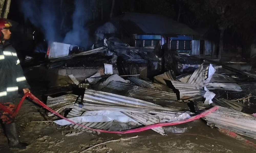 চিতলমারীতে দুই পক্ষের সংঘর্ষে নিহত ১, বাড়িতে অগ্নিসংযোগ