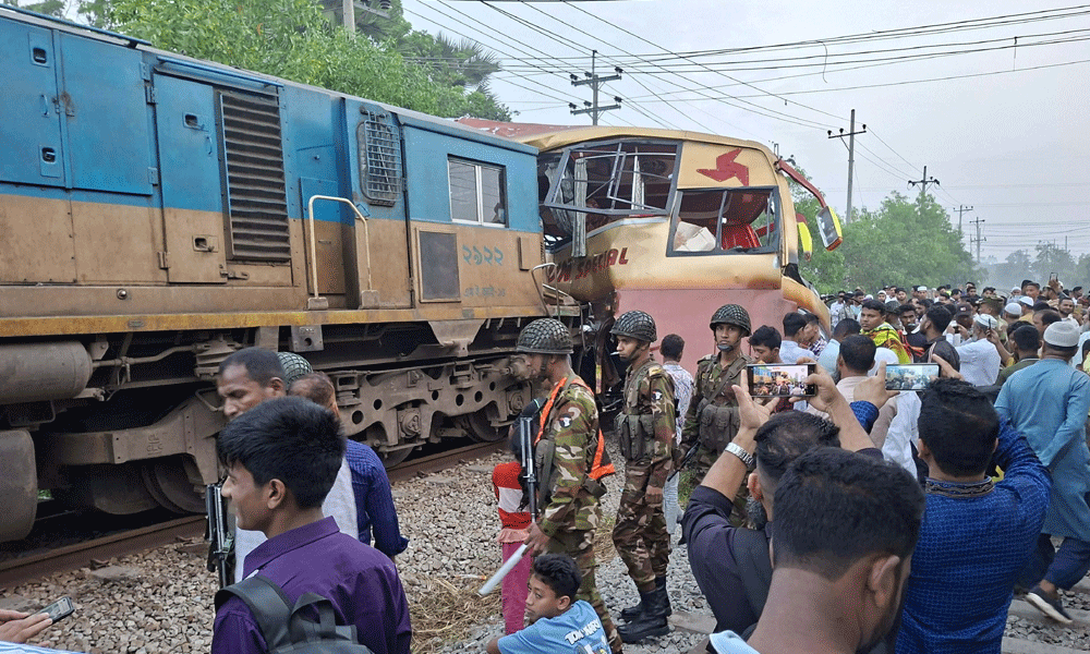 কুমিল্লায় বাস-ট্রেন সংঘর্ষ : গাফিলতির প্রমাণ পেয়েছে তদন্ত কমিটি