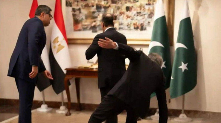 ইরানে যুদ্ধ থামাতে গিয়ে আহত হলেন পাকিস্তানের পররাষ্ট্রমন্ত্রী ইসহাক দার