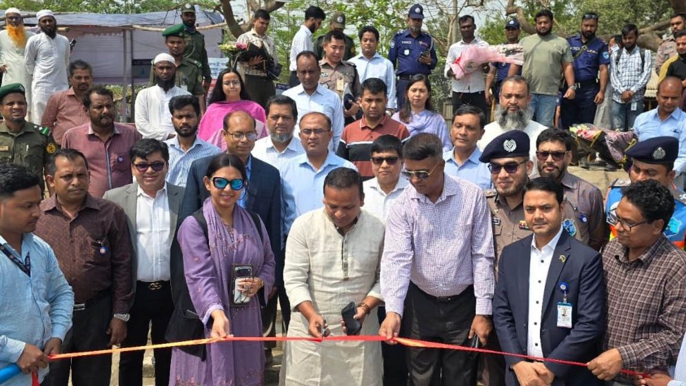 ‘ঘরমুখী ও কর্মজীবী যাত্রীদের নিরাপদ ও নির্বিঘ্ন নৌযাত্রা নিশ্চিত করতে সরকার বদ্ধপরিকর’