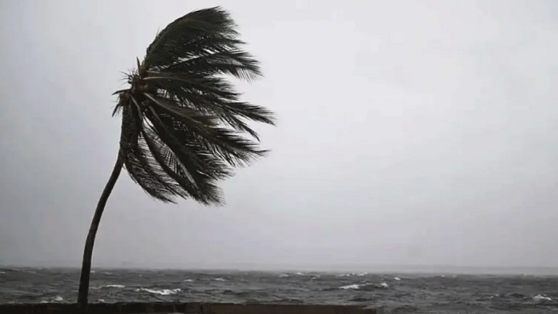 রাতেই ৮ অঞ্চলের জন্য সতর্কতা, ঢাকায় ঝোড়ো বৃষ্টির আভাস