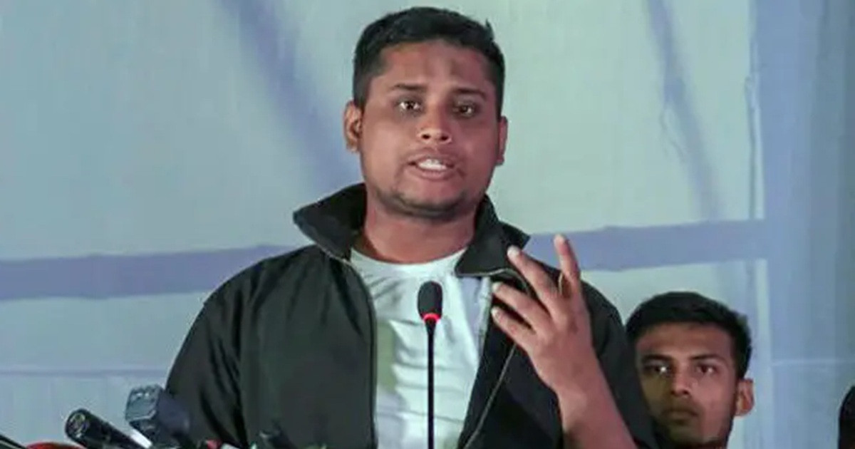 সংখ্যাগরিষ্ঠের ভণ্ডামি, যেখানে সত্য ও ছদ্মবেশ মিলেমিশে একাকার: হাসনাত আব্দুল্লাহ