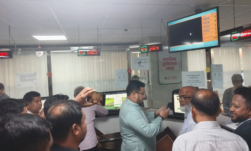 ভূমি ভবনের সেবা কার্যক্রম পরিদর্শন করলেন প্রতিমন্ত্রী হেলাল উদ্দীন