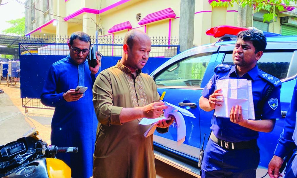 ‘তেল নাই’ লেখা ফিলিং স্টেশনে, ট্যাংকি খুলে পাওয়া গেল অকটেন ও ডিজেল