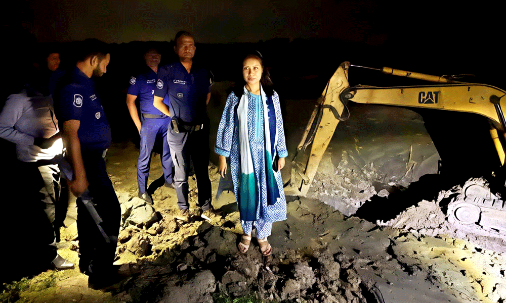 সদরপুরে কৃষিজমির মাটি কাটায় অর্ধ লাখ টাকা জরিমানা