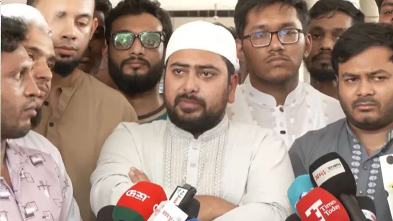 ড. ইউনূসকে রাজপথে নামতে বললেন নাহিদ