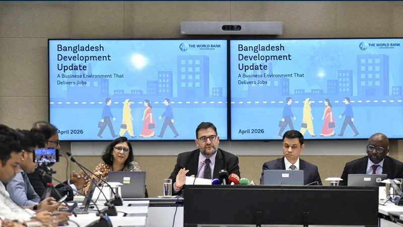 বাংলাদেশে নিম্ন প্রবৃদ্ধি, উচ্চ মূল্যস্ফীতি ও দারিদ্র্য বেড়ে যাওয়ার ঝুঁকি