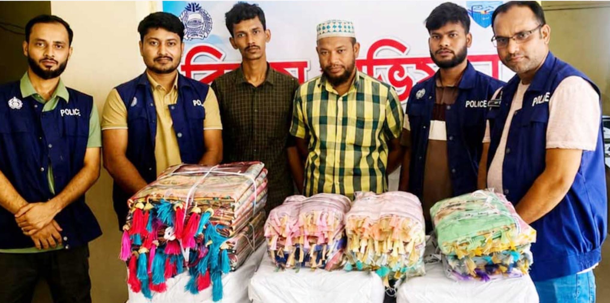 চট্টগ্রাম হাটহাজারীতে ৪২ লাখ টাকার ভারতীয় শাড়ি-থ্রিপিসসহ গ্রেপ্তার ২, পিকআপ জব্দ