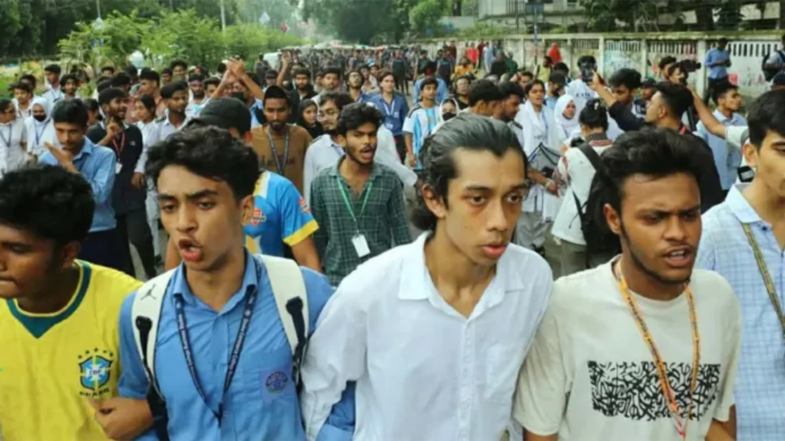 সায়েন্সল্যাব থেকে সচিবালয়ের পথে এইচএসসি পরীক্ষার্থীদের লংমার্চ
